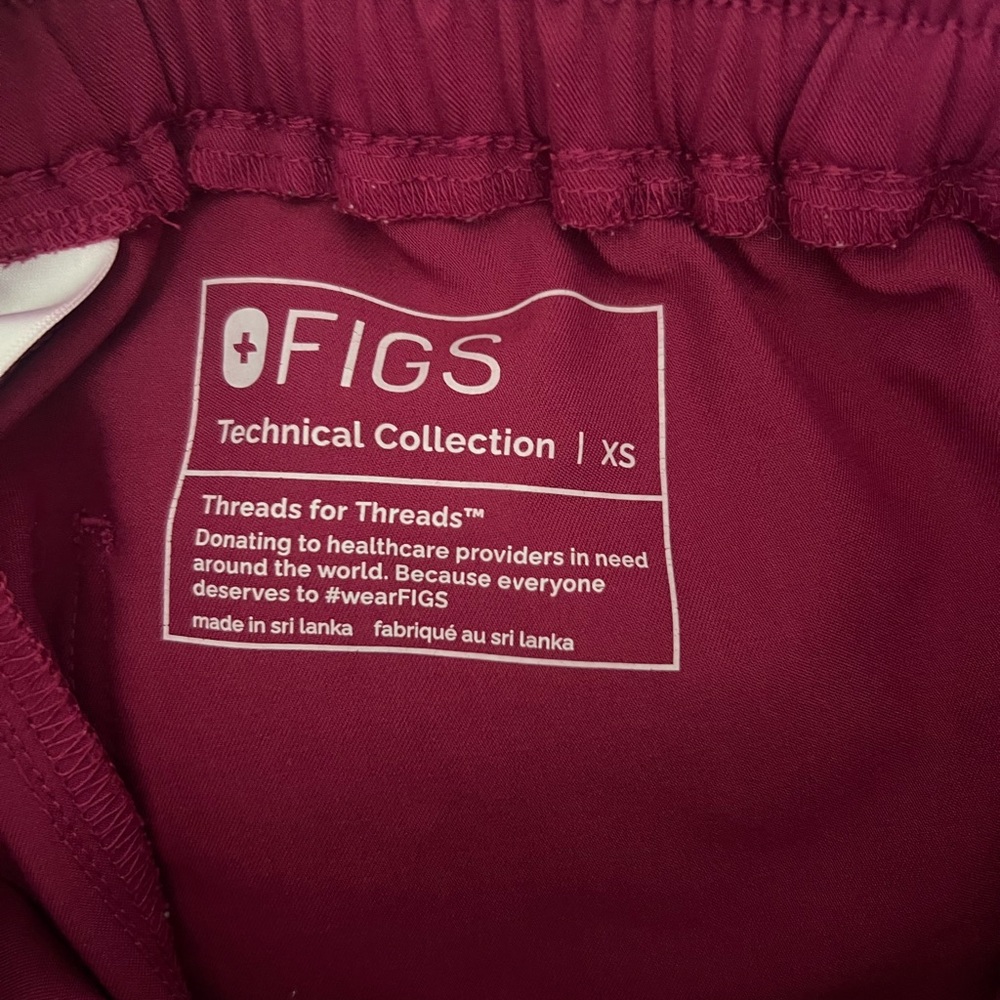 Figs Scrub Set - Berry - XS Top XS Bottom - Picture 4 of 6
